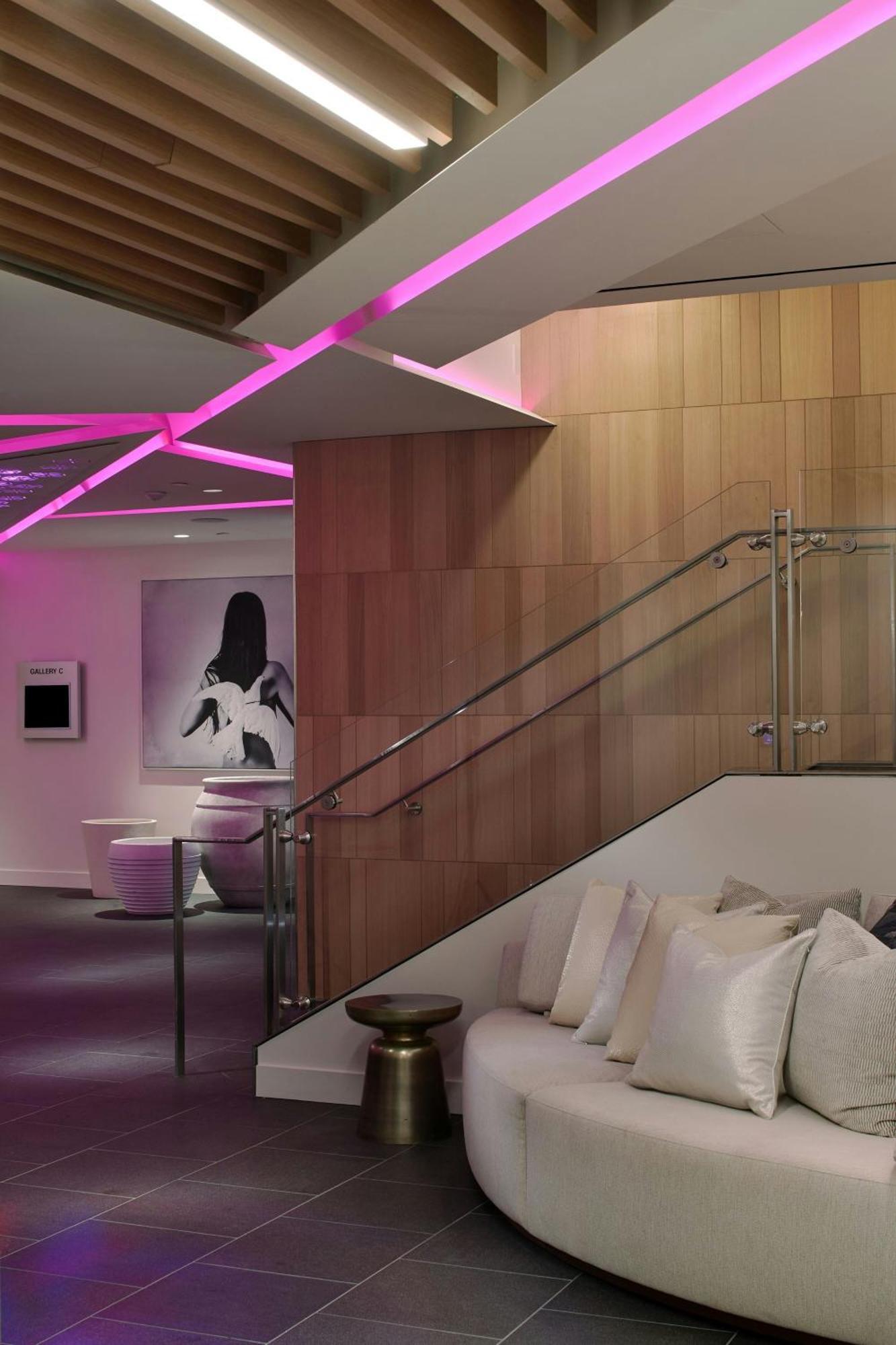 W - West Beverly Hills Los Angeles